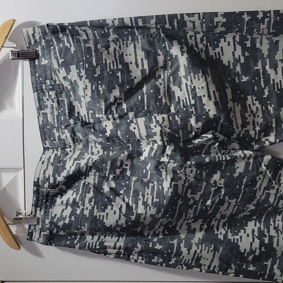 NEW in Packaging Orvis Trout Bum Roll Up or Full Length Digital Camo Pant 4 sz - Picture 14 of 14